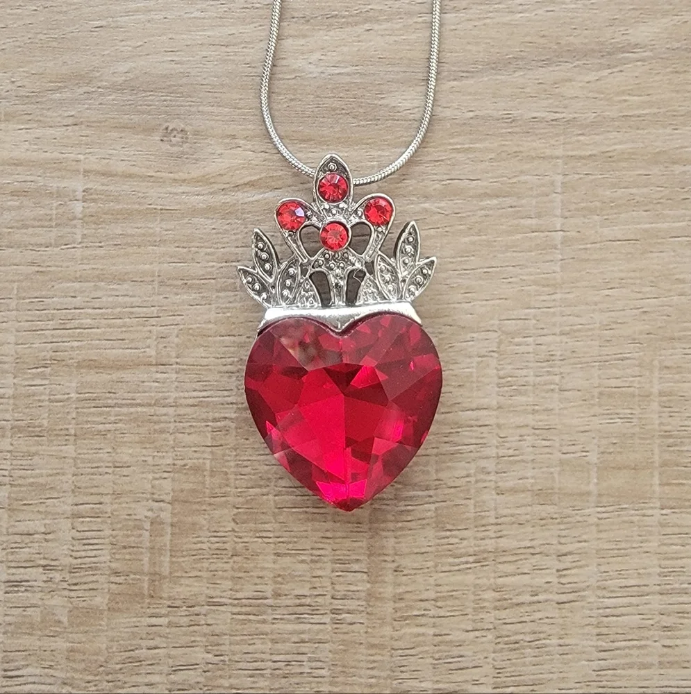 Girls Descendants Red Costume Dress Gloves Evie Heart Necklace Size 9-10
